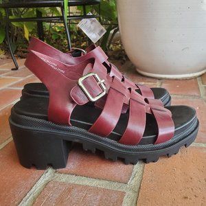 UO Chunky Platform Sandals